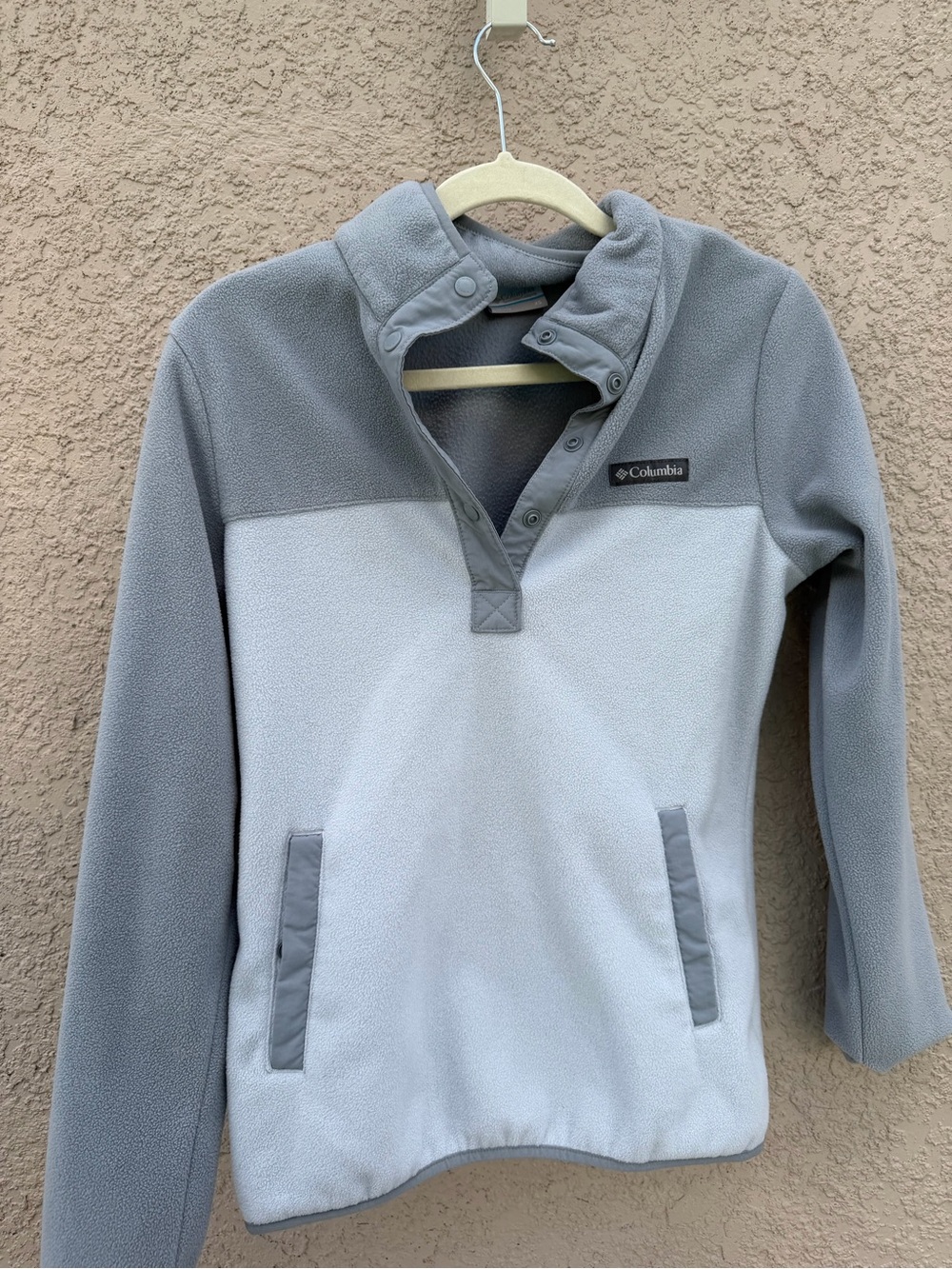 Columbia Two-Tone Light and Medium Gray Fleece Pullover